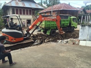 Warga Keluhkan Pelebaran Jalan Ratahan